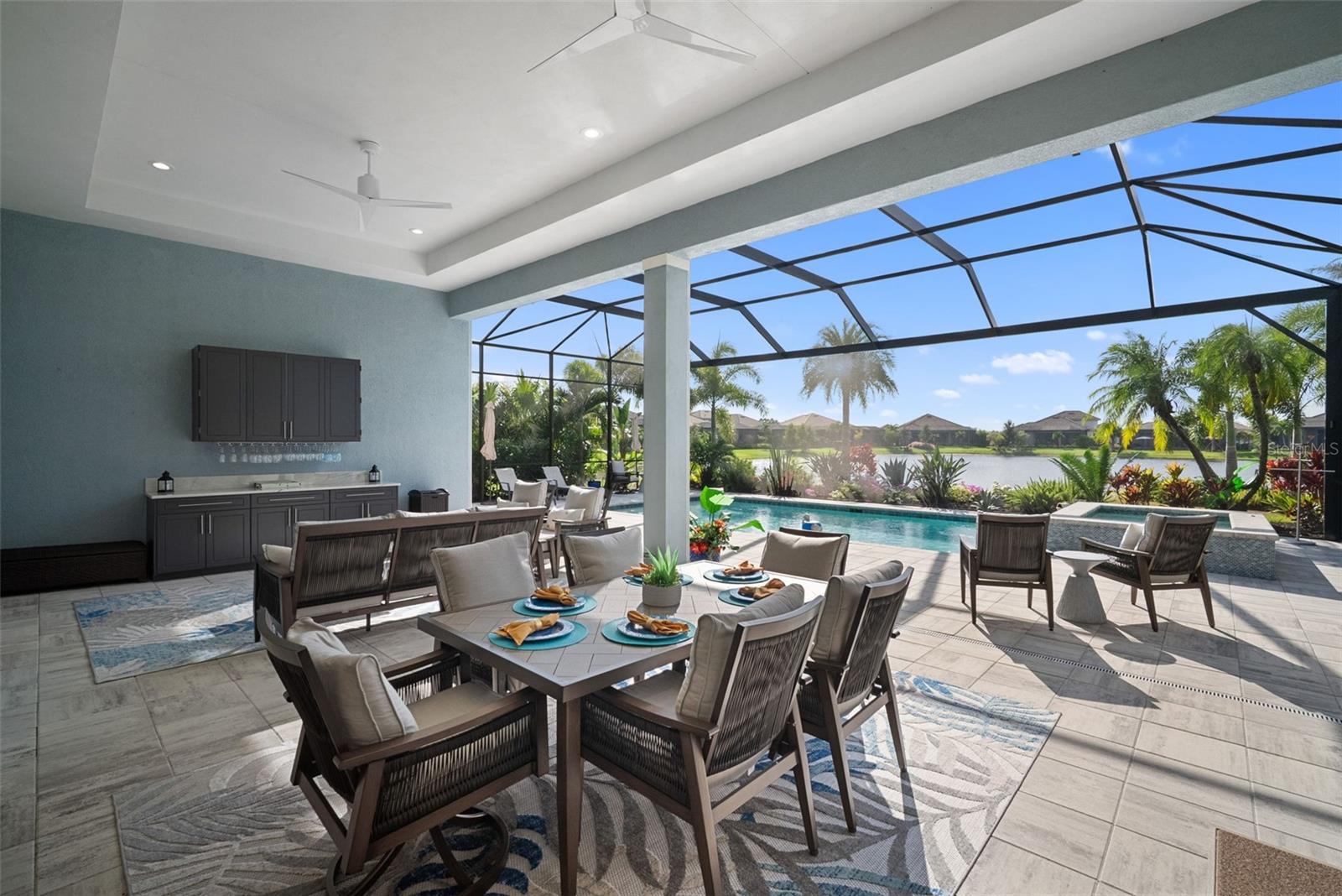 Bradenton, Florida, 34202, United States, 3 Bedrooms Bedrooms, ,4 BathroomsBathrooms,Residential,Active,1987272