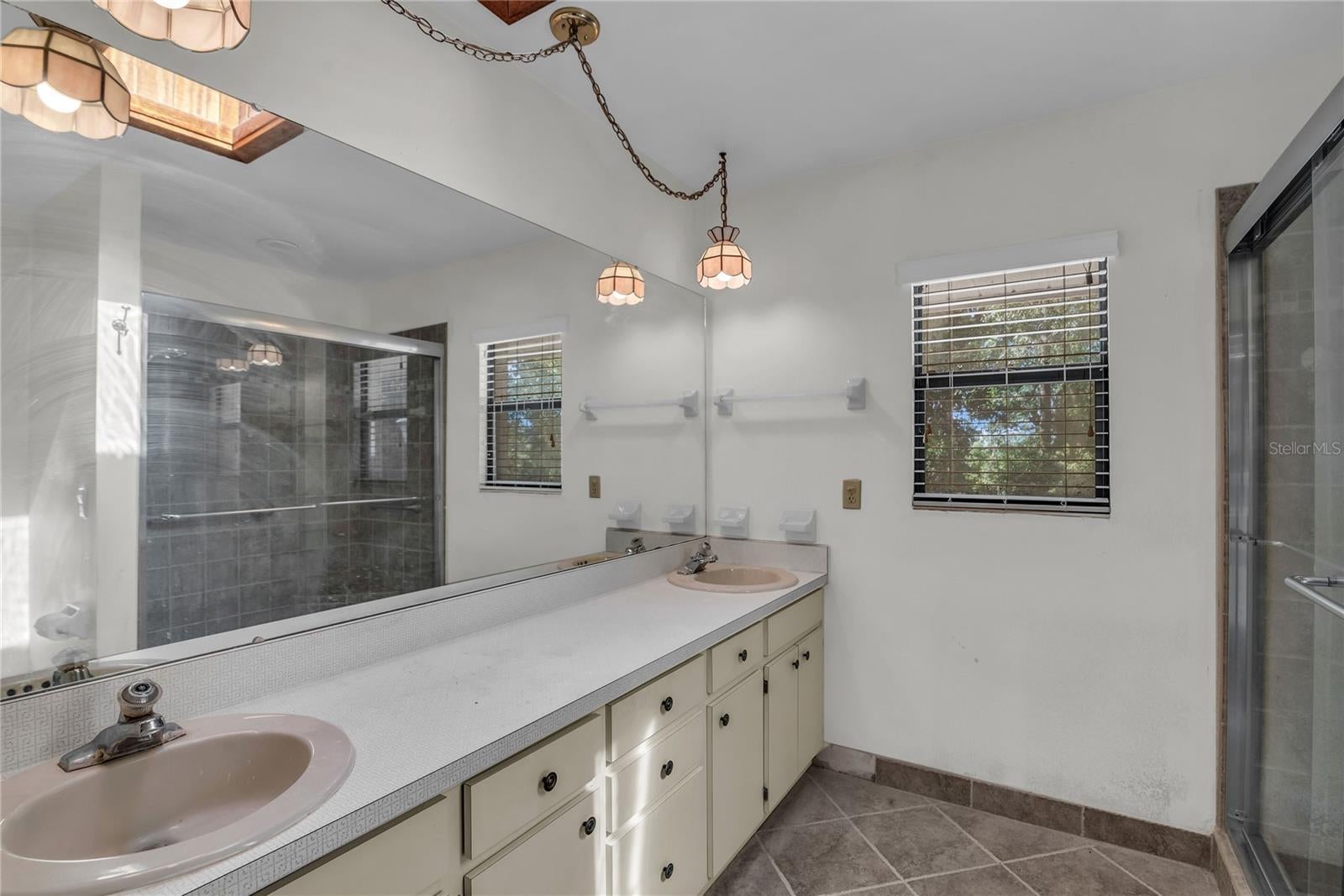 Oakland, Florida, 34787, United States, 4 Bedrooms Bedrooms, ,2 BathroomsBathrooms,Residential,Active,1990636