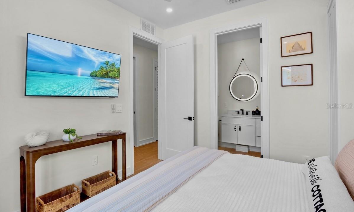 Bradenton Beach, Florida, 34217, United States, 7 Bedrooms Bedrooms, ,8 BathroomsBathrooms,Residential,Active,1929473