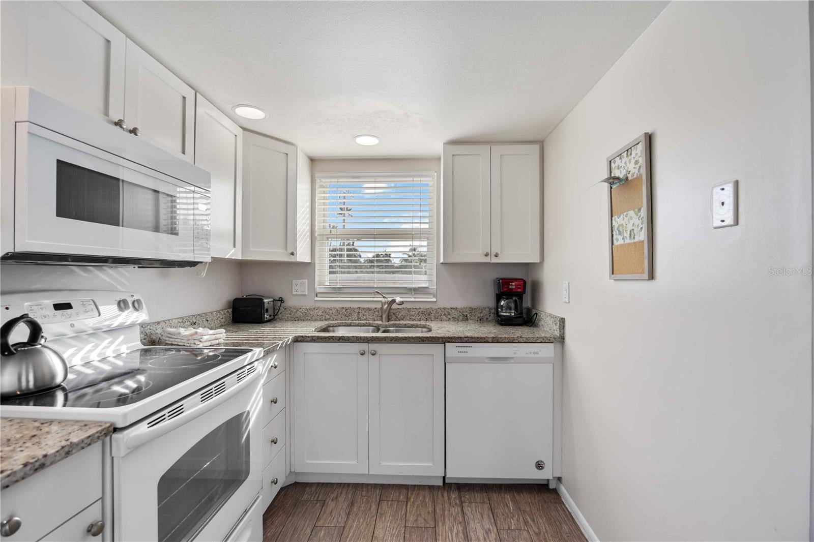Sarasota, Florida, 34242, United States, 4 Bedrooms Bedrooms, ,3 BathroomsBathrooms,Residential,Active,1905468