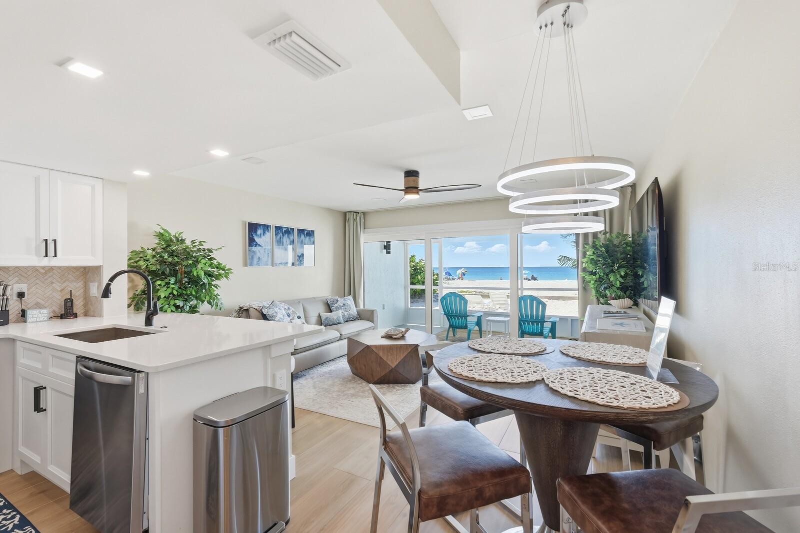 Holmes Beach, Florida, 34217, United States, 1 Bedroom Bedrooms, ,1 BathroomBathrooms,Residential,Active,1971768