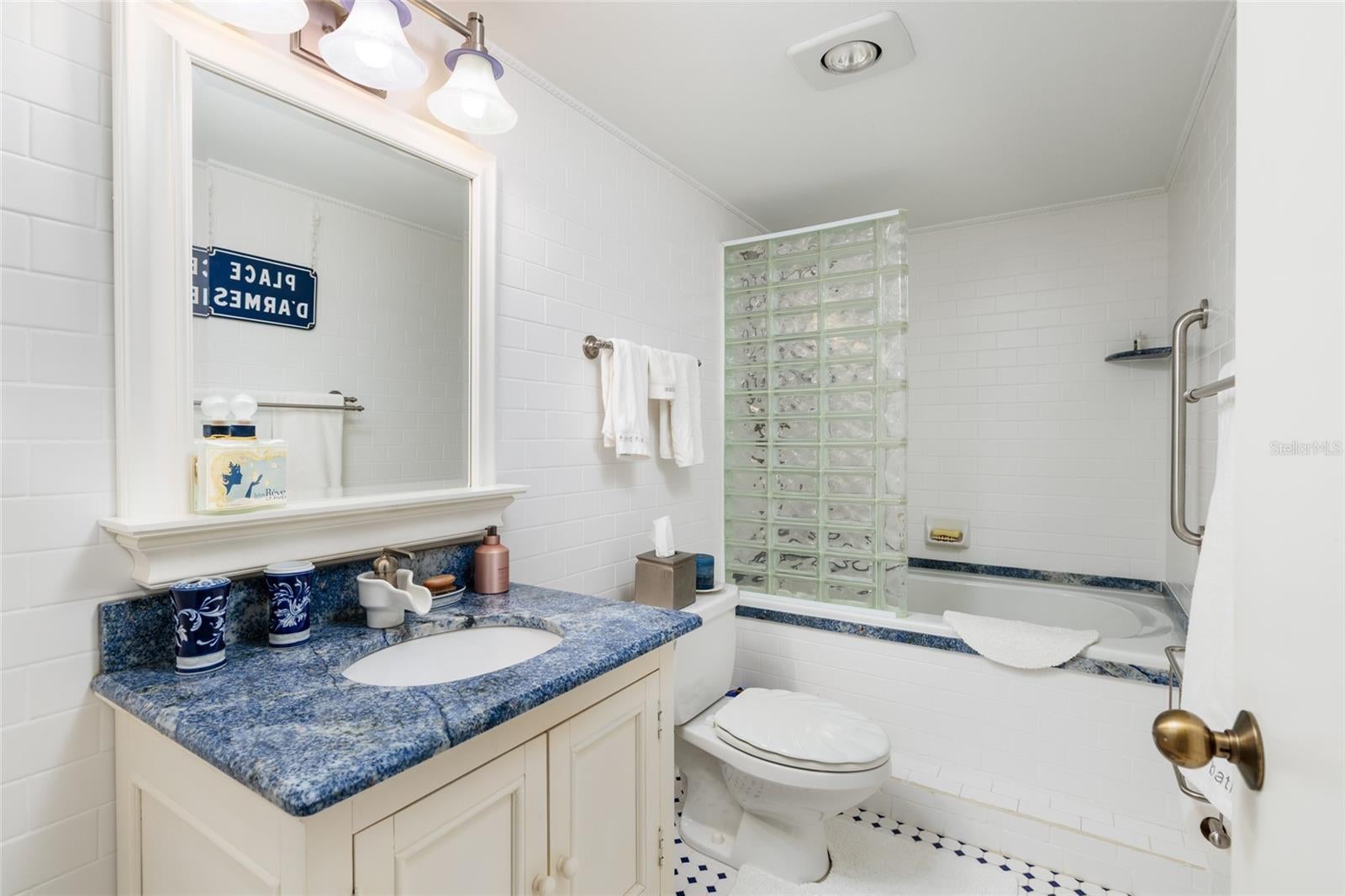 St Petersburg, Florida, 33707, United States, 4 Bedrooms Bedrooms, ,5 BathroomsBathrooms,Residential,Active,1985578