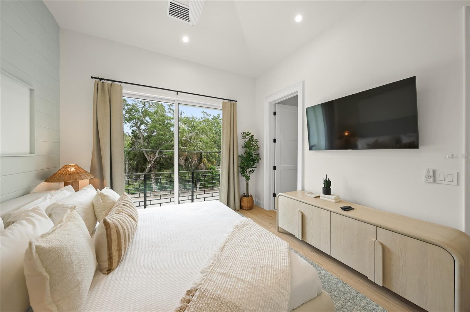 Sarasota, Florida, 34242, United States, 4 Bedrooms Bedrooms, ,5 BathroomsBathrooms,Residential,Active,1922294
