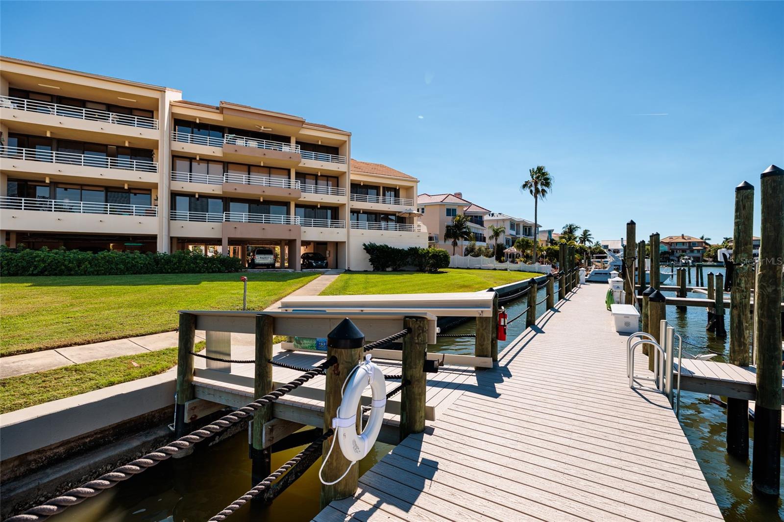 St Petersburg, Florida, 33707, United States, 4 Bedrooms Bedrooms, ,5 BathroomsBathrooms,Residential,Active,1985578