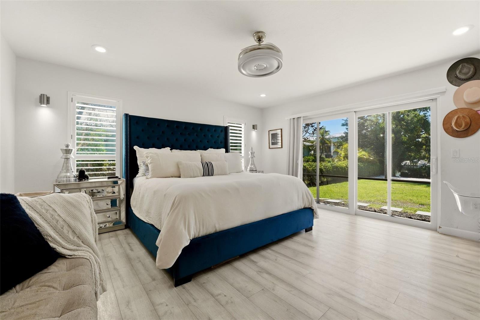 Sarasota, Florida, 34242, United States, 5 Bedrooms Bedrooms, ,4 BathroomsBathrooms,Residential,Active,2045533