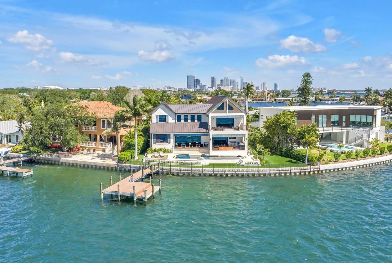 St Petersburg, Florida, 33705, United States, 5 Bedrooms Bedrooms, ,4 BathroomsBathrooms,Residential,Pending,2045504