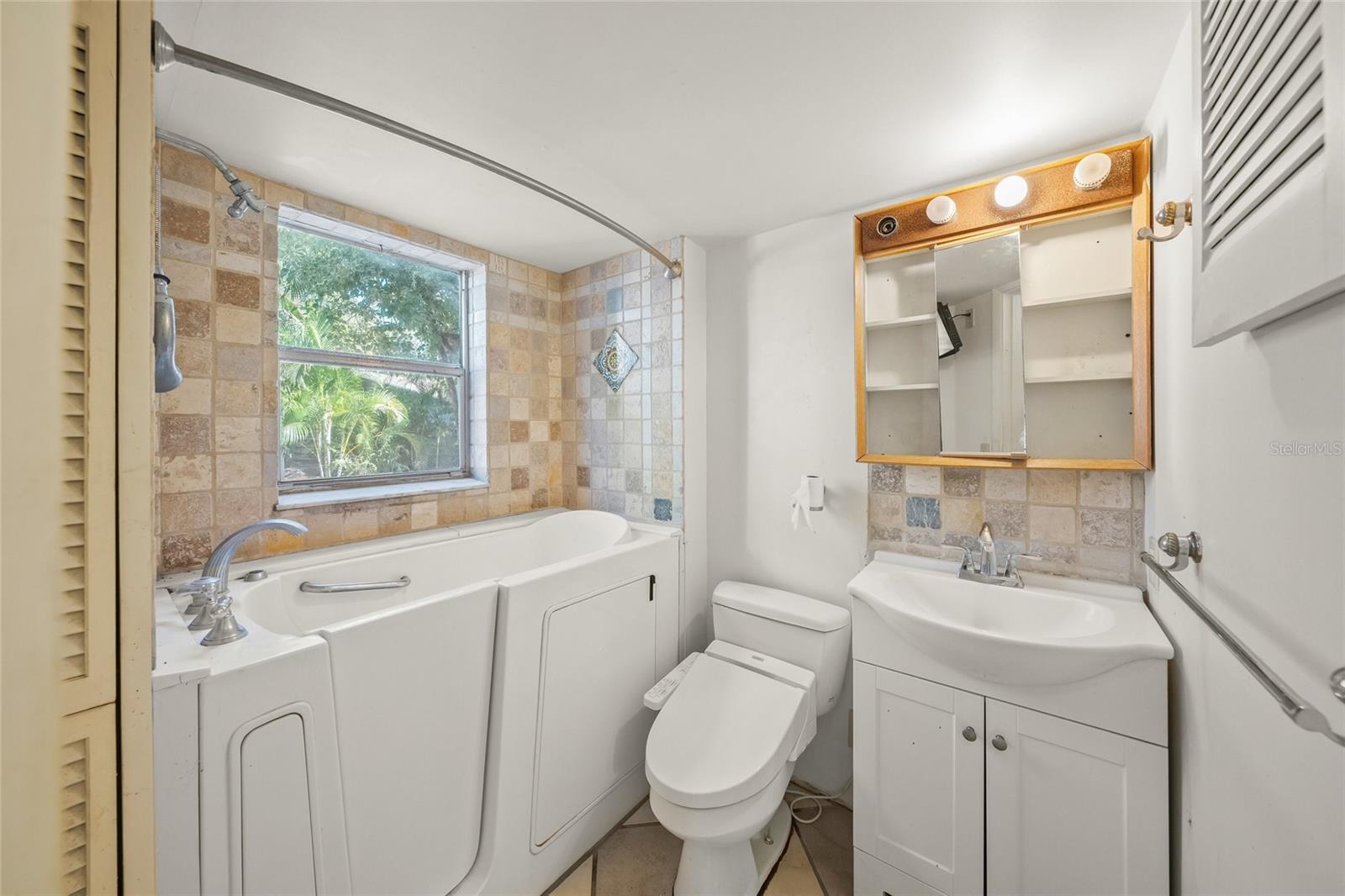 Sarasota, Florida, 34234, United States, 6 Bedrooms Bedrooms, ,5 BathroomsBathrooms,Residential,Active,2002321