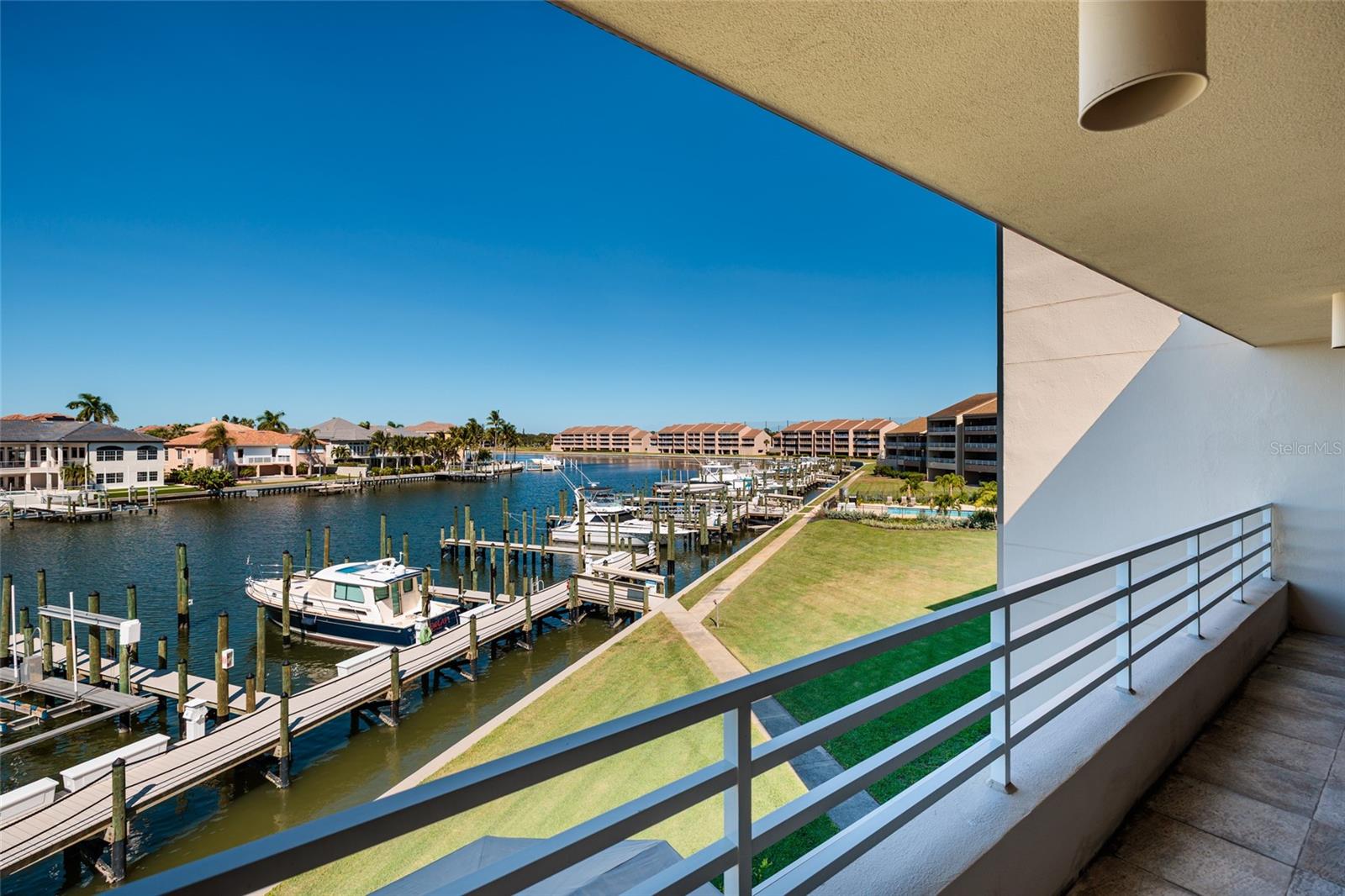 St Petersburg, Florida, 33707, United States, 4 Bedrooms Bedrooms, ,5 BathroomsBathrooms,Residential,Active,1985578