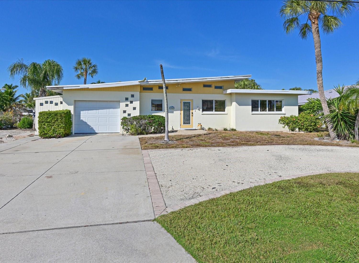 Holmes Beach, Florida, 34217, United States, 2 Bedrooms Bedrooms, ,2 BathroomsBathrooms,Residential,Pending,2045560