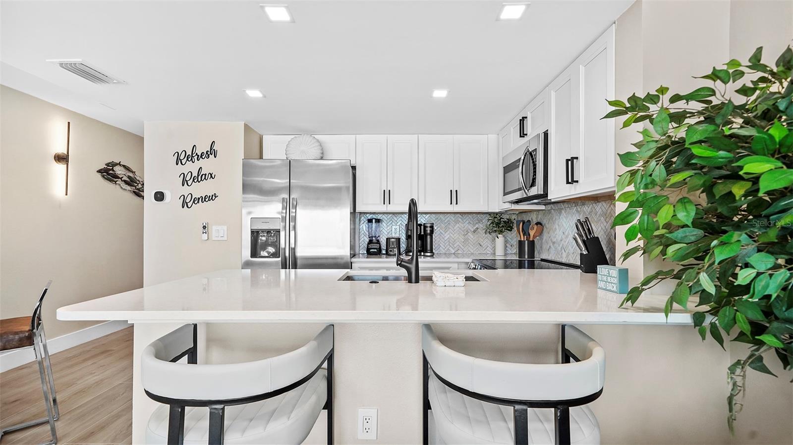 Holmes Beach, Florida, 34217, United States, 1 Bedroom Bedrooms, ,1 BathroomBathrooms,Residential,Active,1971768