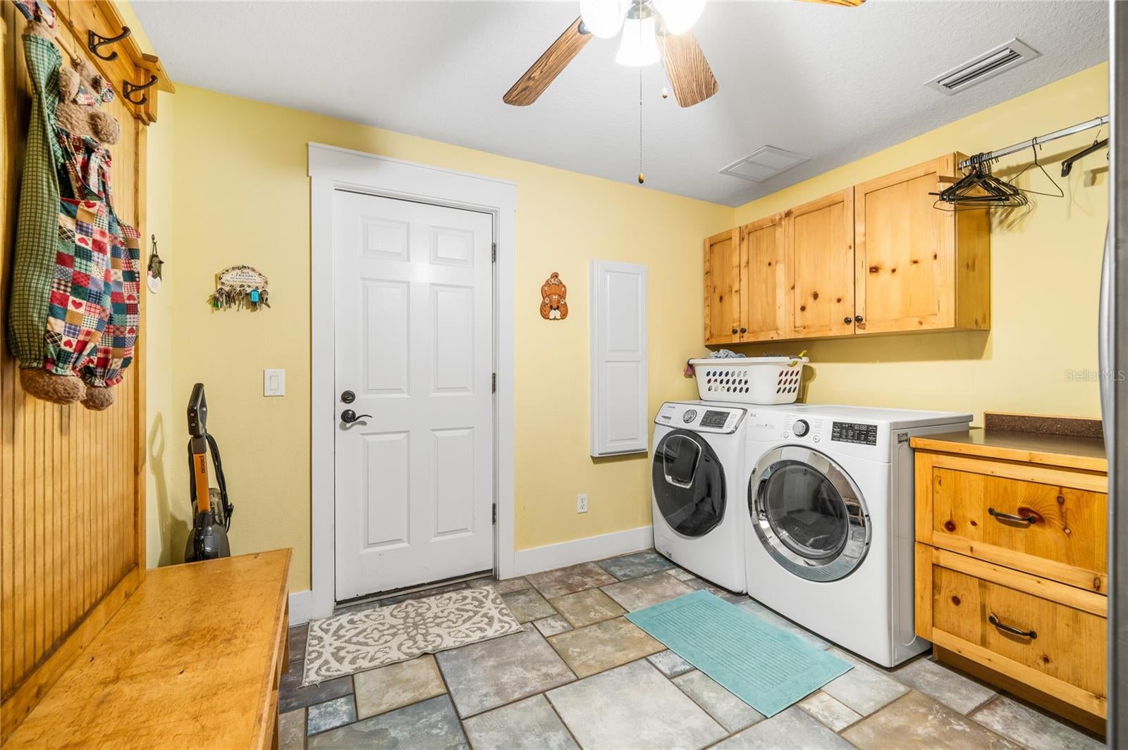 Umatilla, Florida, 32784, United States, 4 Bedrooms Bedrooms, ,4 BathroomsBathrooms,Residential,Active,1859381