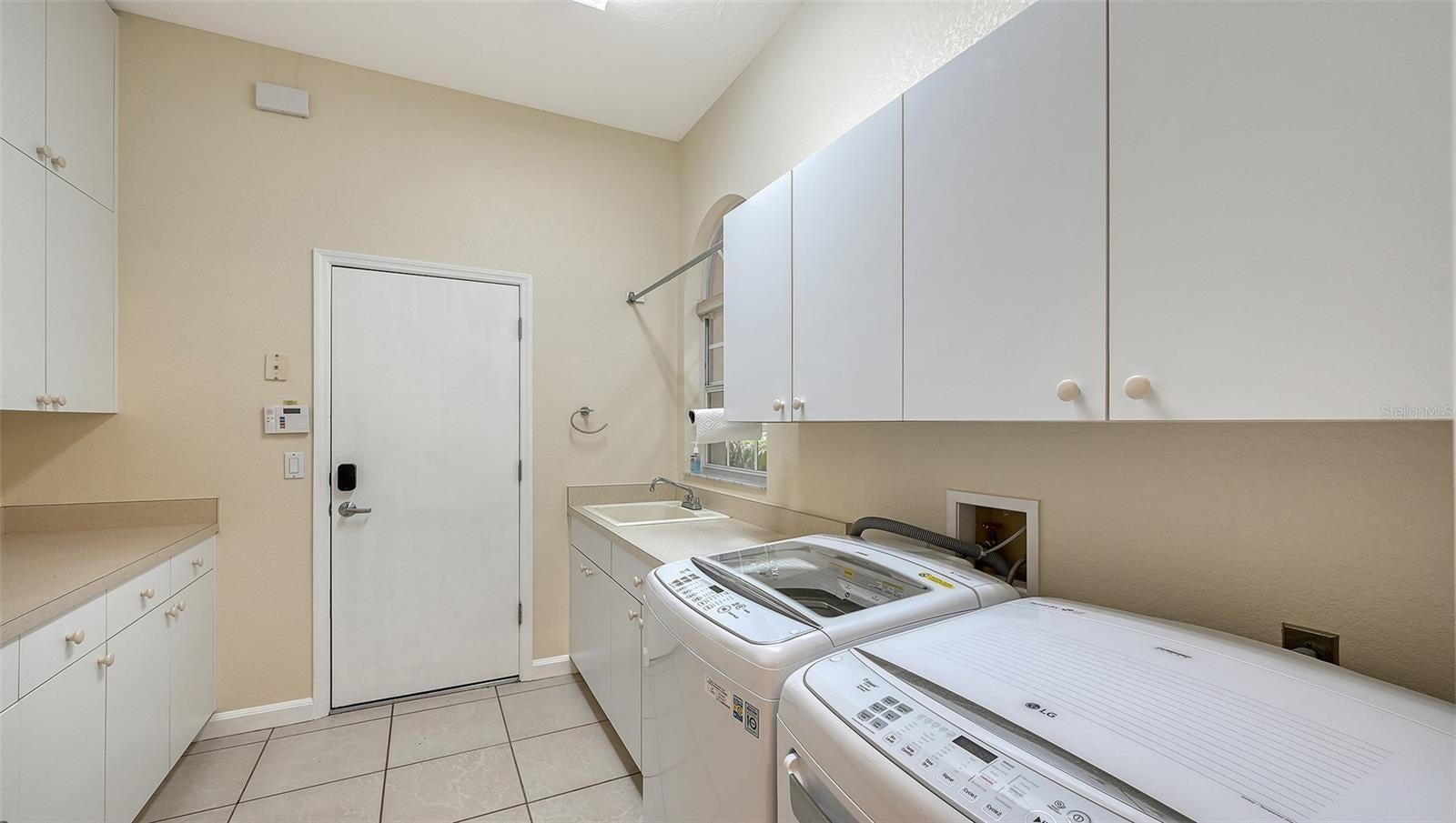 Sarasota, Florida, 34241, United States, 6 Bedrooms Bedrooms, ,5 BathroomsBathrooms,Residential,Active,2027822