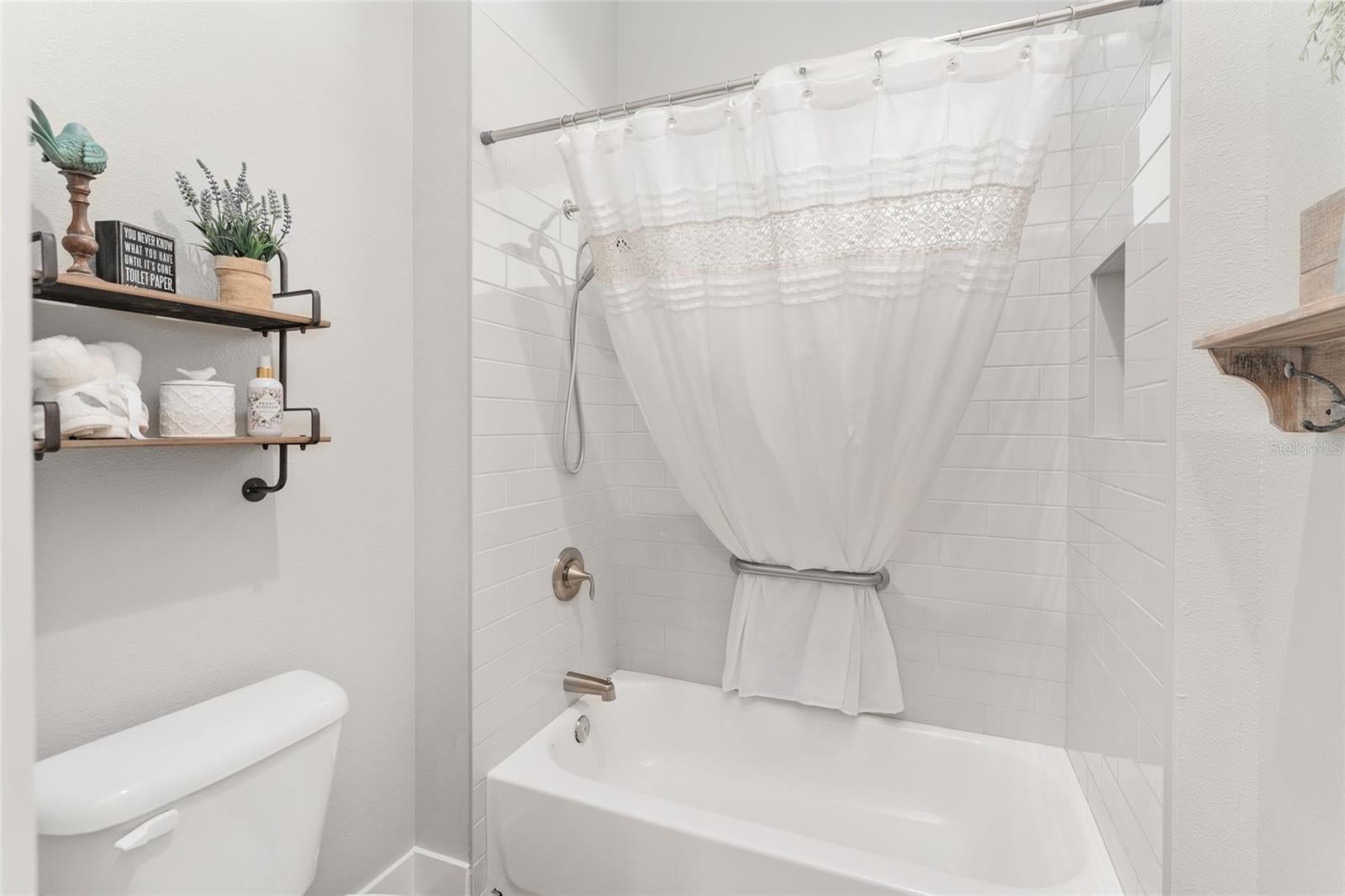 Oxford, Florida, 34484, United States, 4 Bedrooms Bedrooms, ,3 BathroomsBathrooms,Residential,Active,1936399