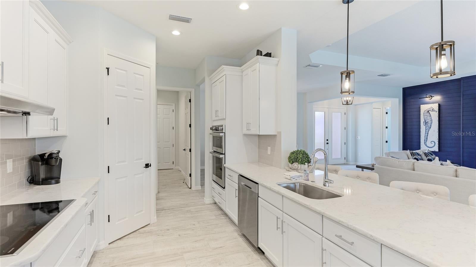 Bradenton, Florida, 34209, United States, 5 Bedrooms Bedrooms, ,3 BathroomsBathrooms,Residential,Active,1902926