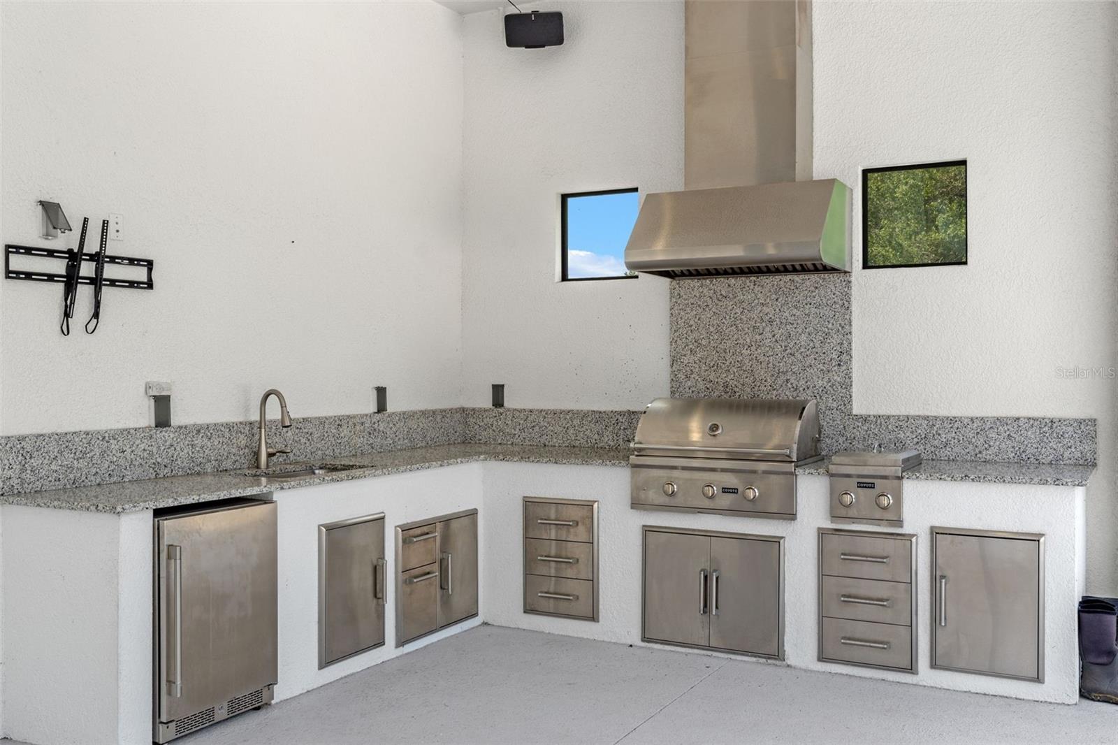 Eustis, Florida, 32736, United States, 4 Bedrooms Bedrooms, ,5 BathroomsBathrooms,Residential,Active,1929677