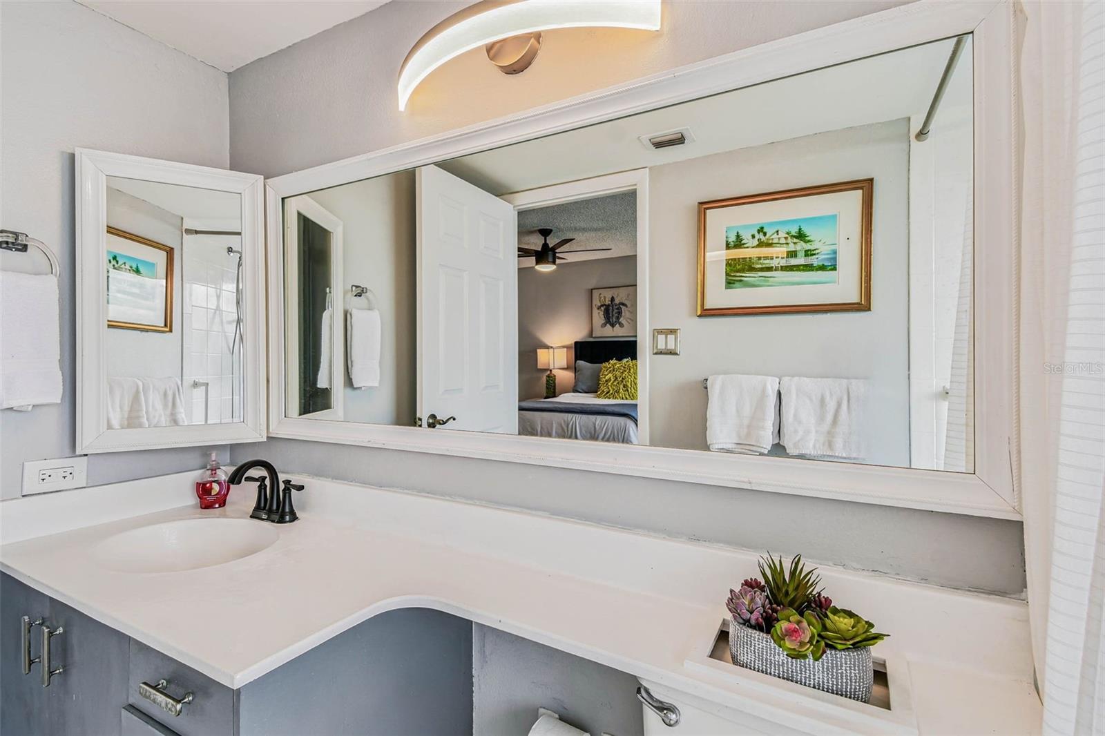 Clearwater Beach, Florida, 33767, United States, 2 Bedrooms Bedrooms, ,3 BathroomsBathrooms,Residential,Active,1919072