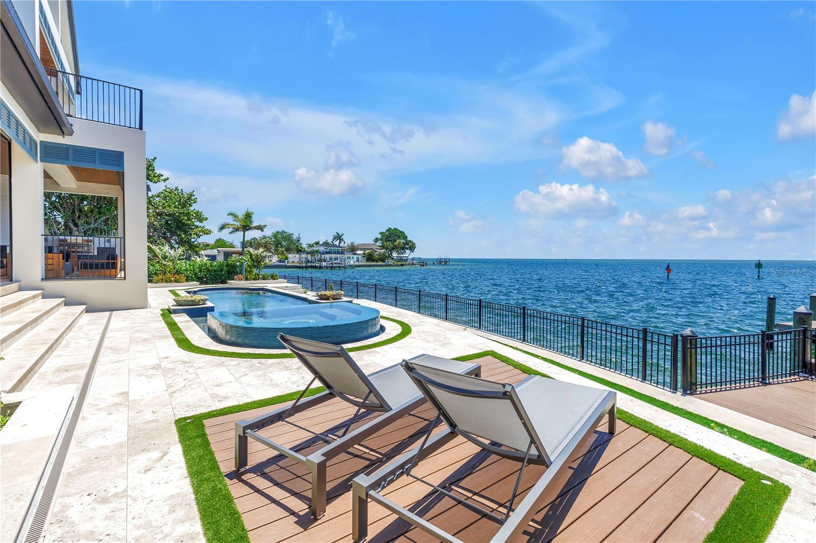 St Petersburg, Florida, 33705, United States, 5 Bedrooms Bedrooms, ,4 BathroomsBathrooms,Residential,Pending,2045504