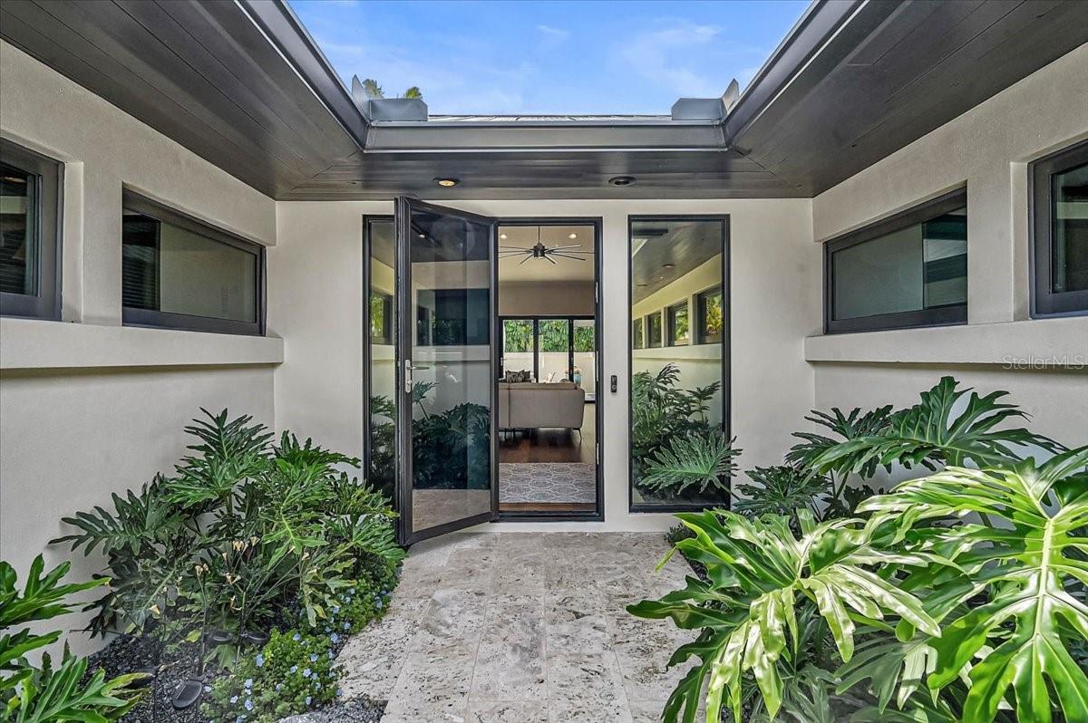 Sarasota, Florida, 34236, United States, 2 Bedrooms Bedrooms, ,4 BathroomsBathrooms,Residential,Active,2044994