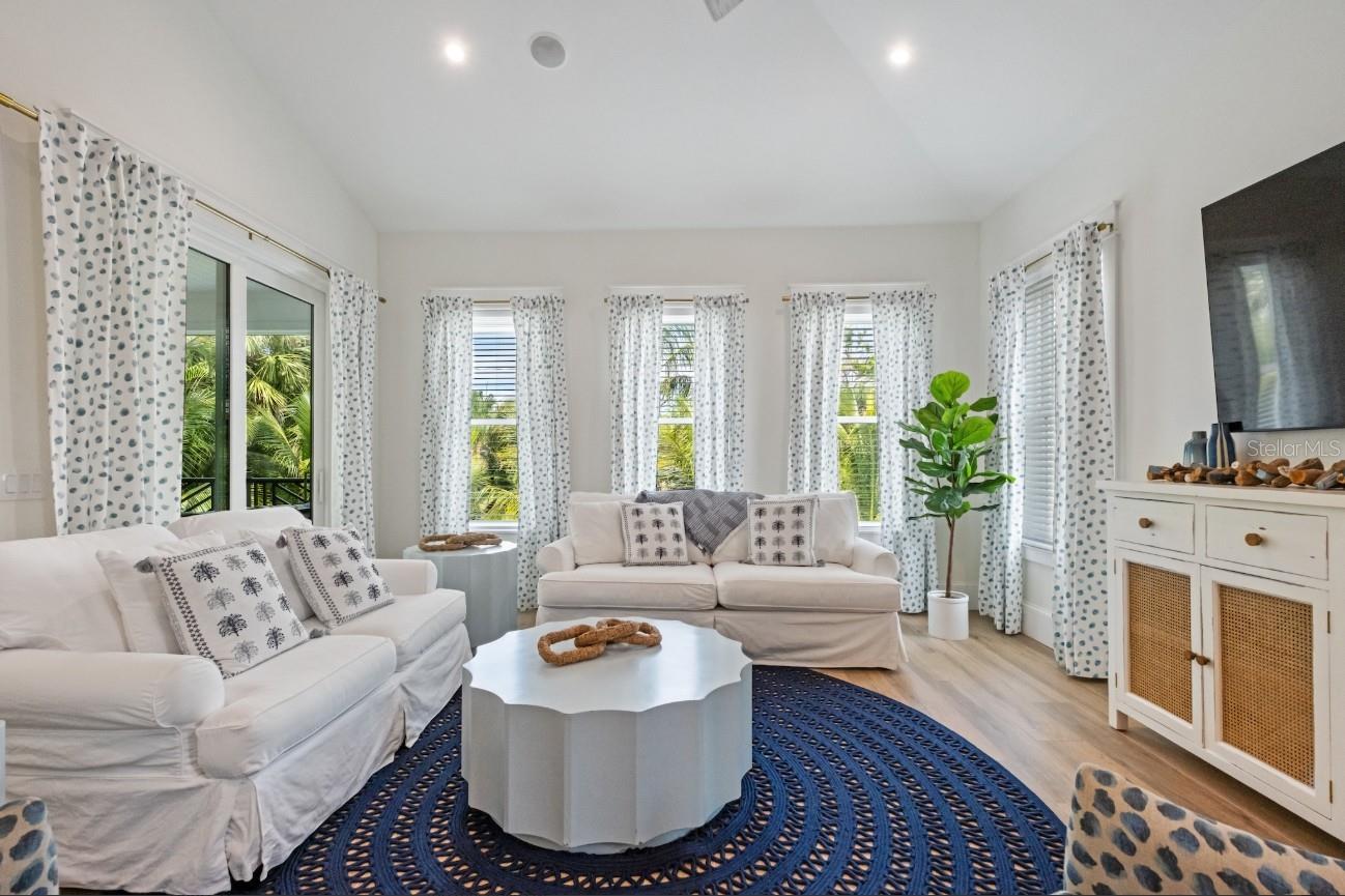 Anna Maria, Florida, 34216, United States, 6 Bedrooms Bedrooms, ,7 BathroomsBathrooms,Residential,Active,1988729