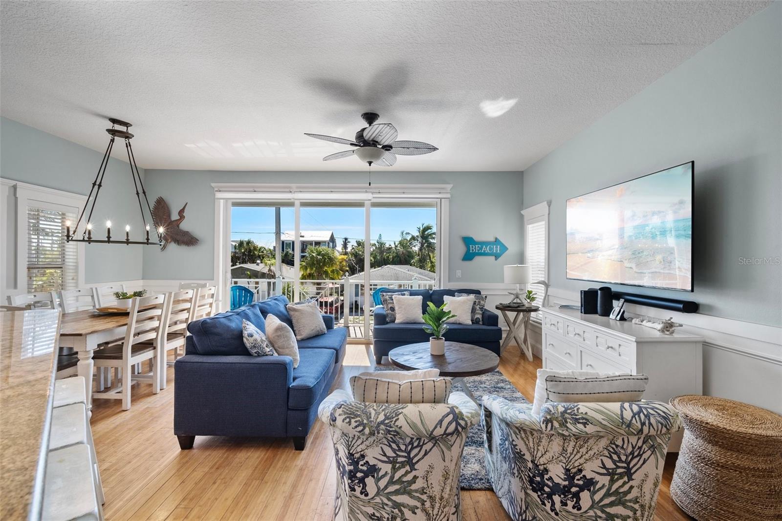 Holmes Beach, Florida, 34217, United States, 6 Bedrooms Bedrooms, ,5 BathroomsBathrooms,Residential,Active,1987273