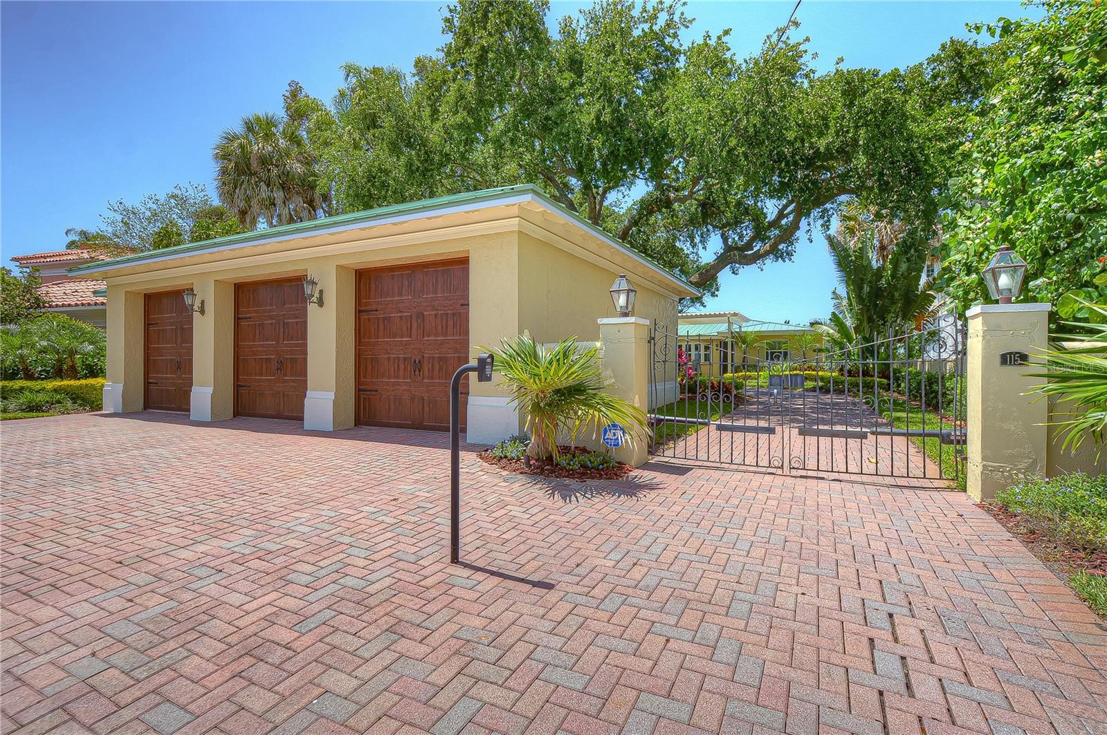 Dunedin, Florida, 34698, United States, 3 Bedrooms Bedrooms, ,3 BathroomsBathrooms,Residential,Active,1994972