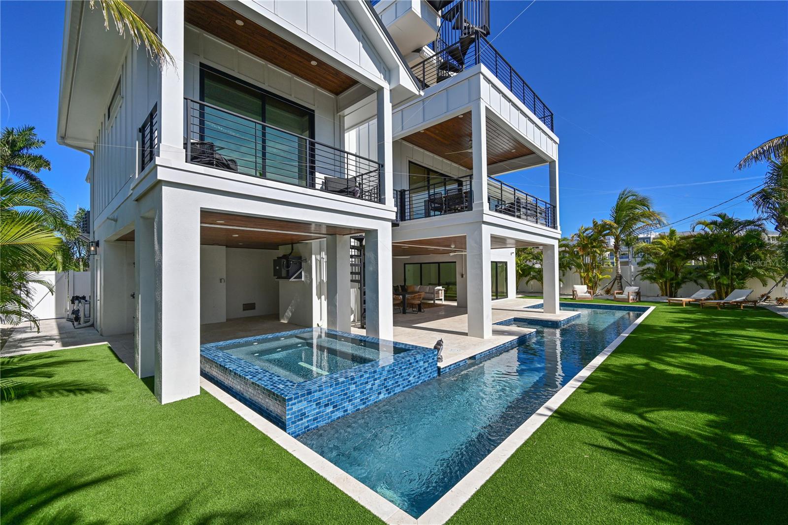 Holmes Beach, Florida, 34217, United States, 4 Bedrooms Bedrooms, ,4 BathroomsBathrooms,Residential,Active,1995267