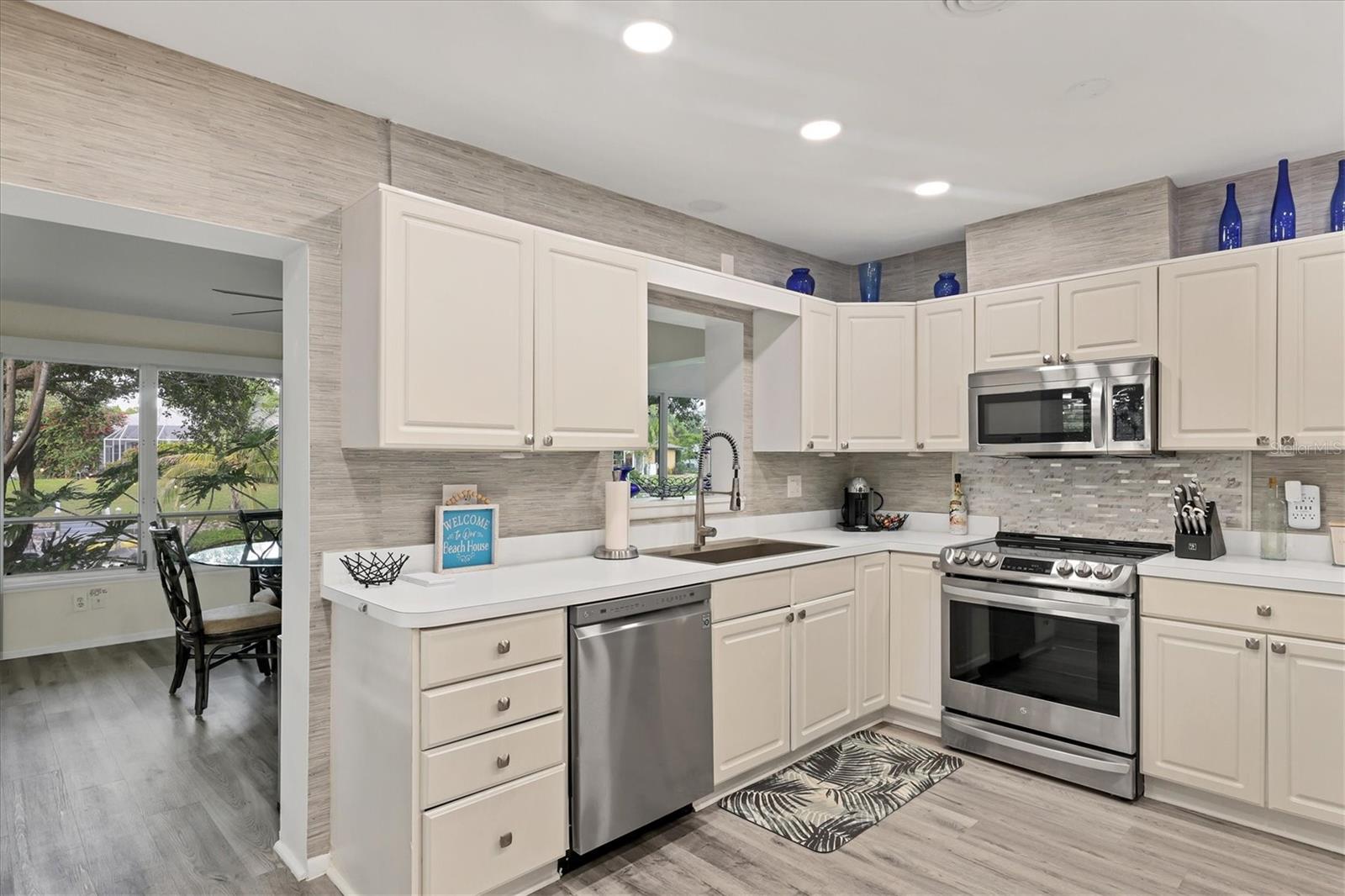 Sarasota, Florida, 34231, United States, 3 Bedrooms Bedrooms, ,2 BathroomsBathrooms,Residential,Active,2010584