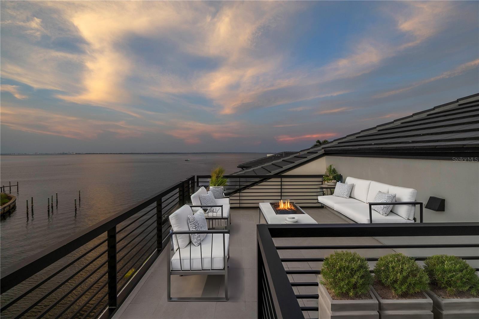 St Petersburg, Florida, 33703, United States, 5 Bedrooms Bedrooms, ,6 BathroomsBathrooms,Residential,Active,1703441