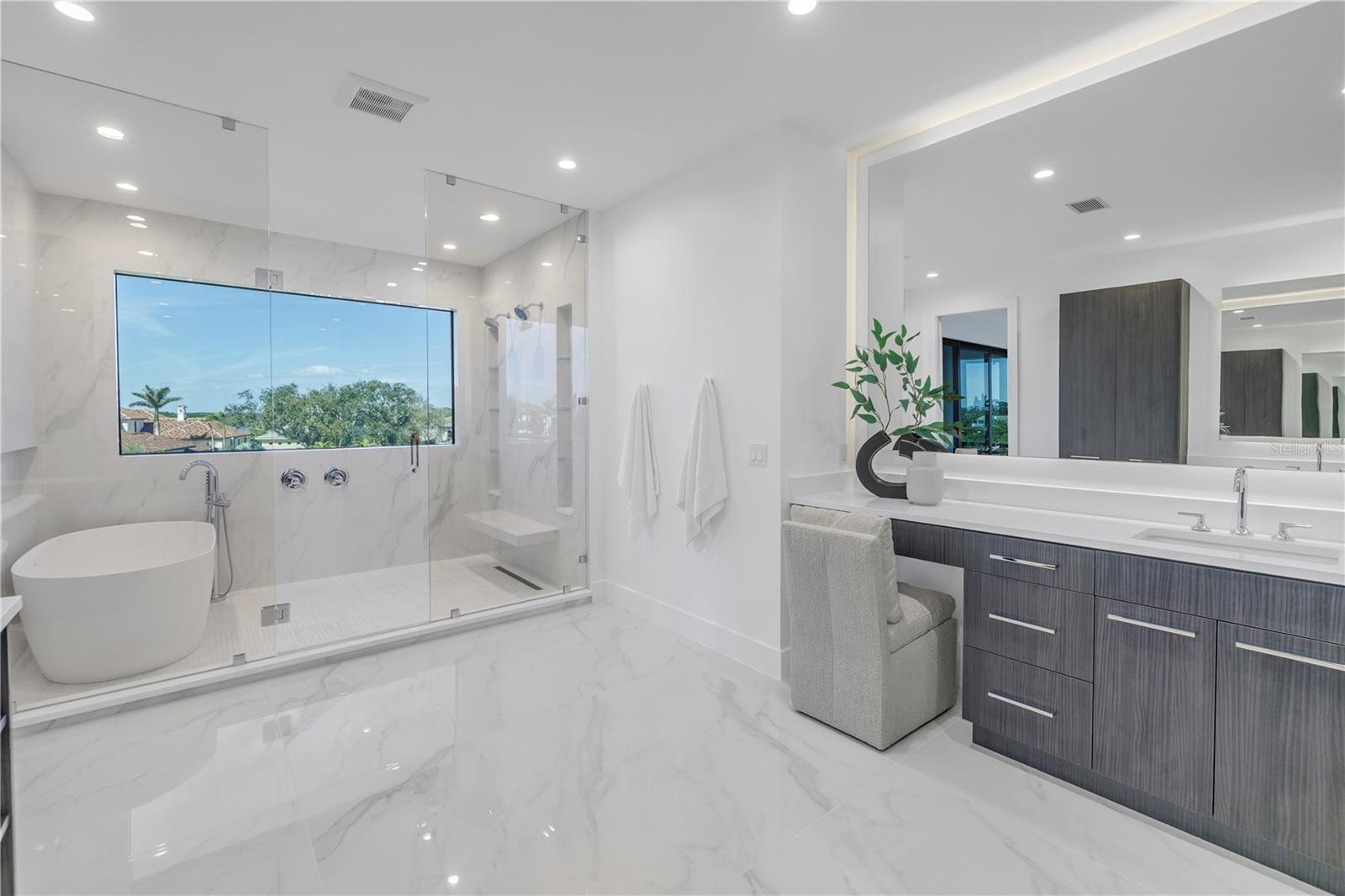 St Petersburg, Florida, 33703, United States, 5 Bedrooms Bedrooms, ,6 BathroomsBathrooms,Residential,Active,1703441