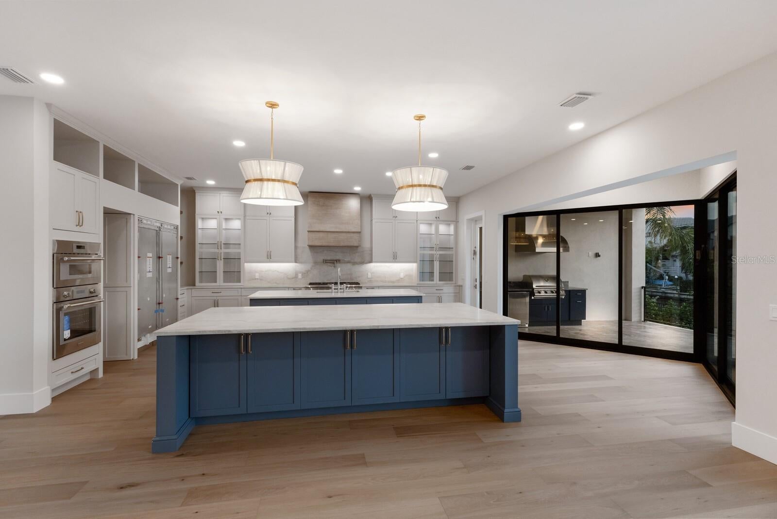 Sarasota, Florida, 34242, United States, 4 Bedrooms Bedrooms, ,6 BathroomsBathrooms,Residential,Active,1941333