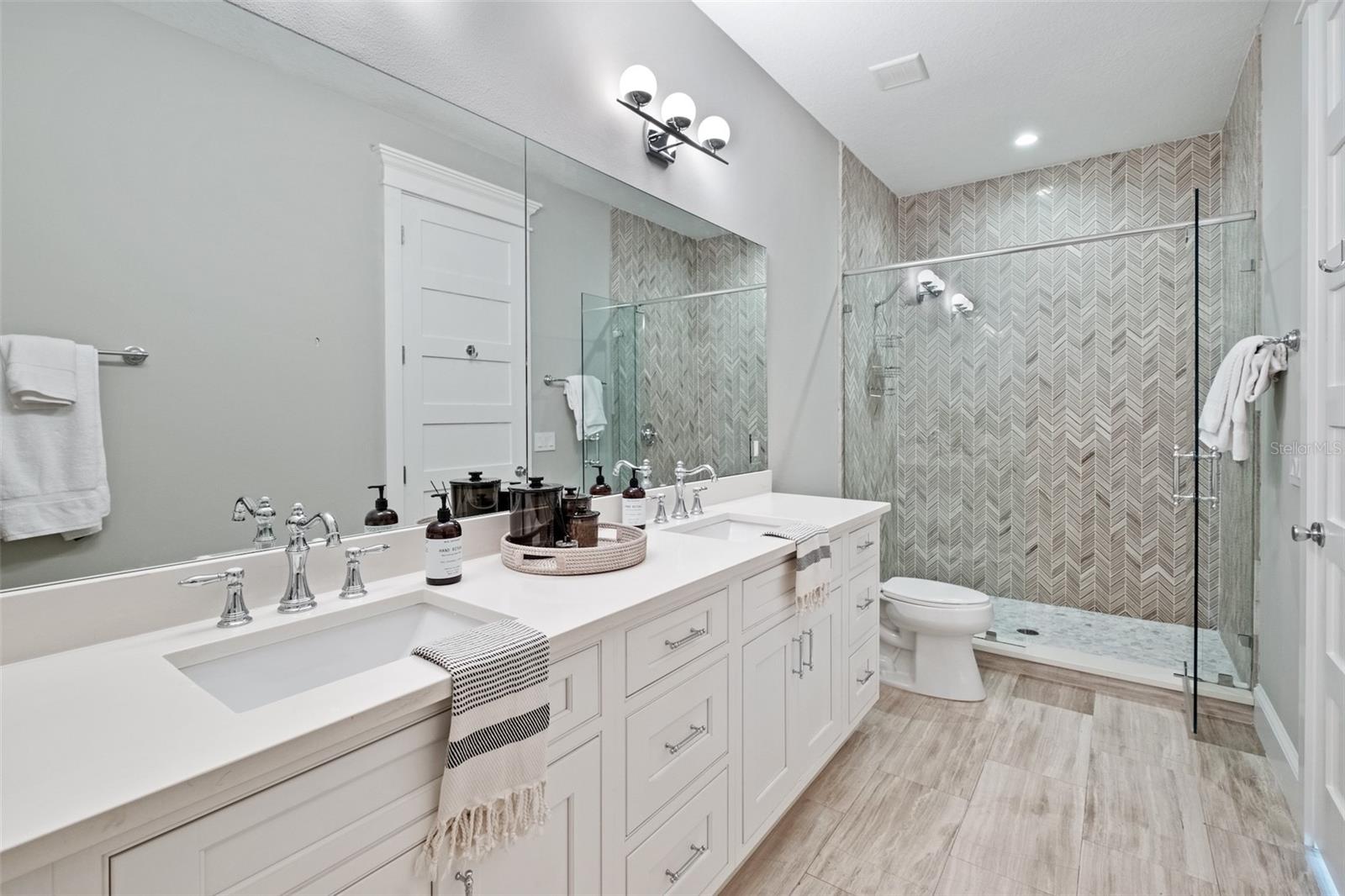 Anna Maria, Florida, 34216, United States, 7 Bedrooms Bedrooms, ,8 BathroomsBathrooms,Residential,Active,1892423