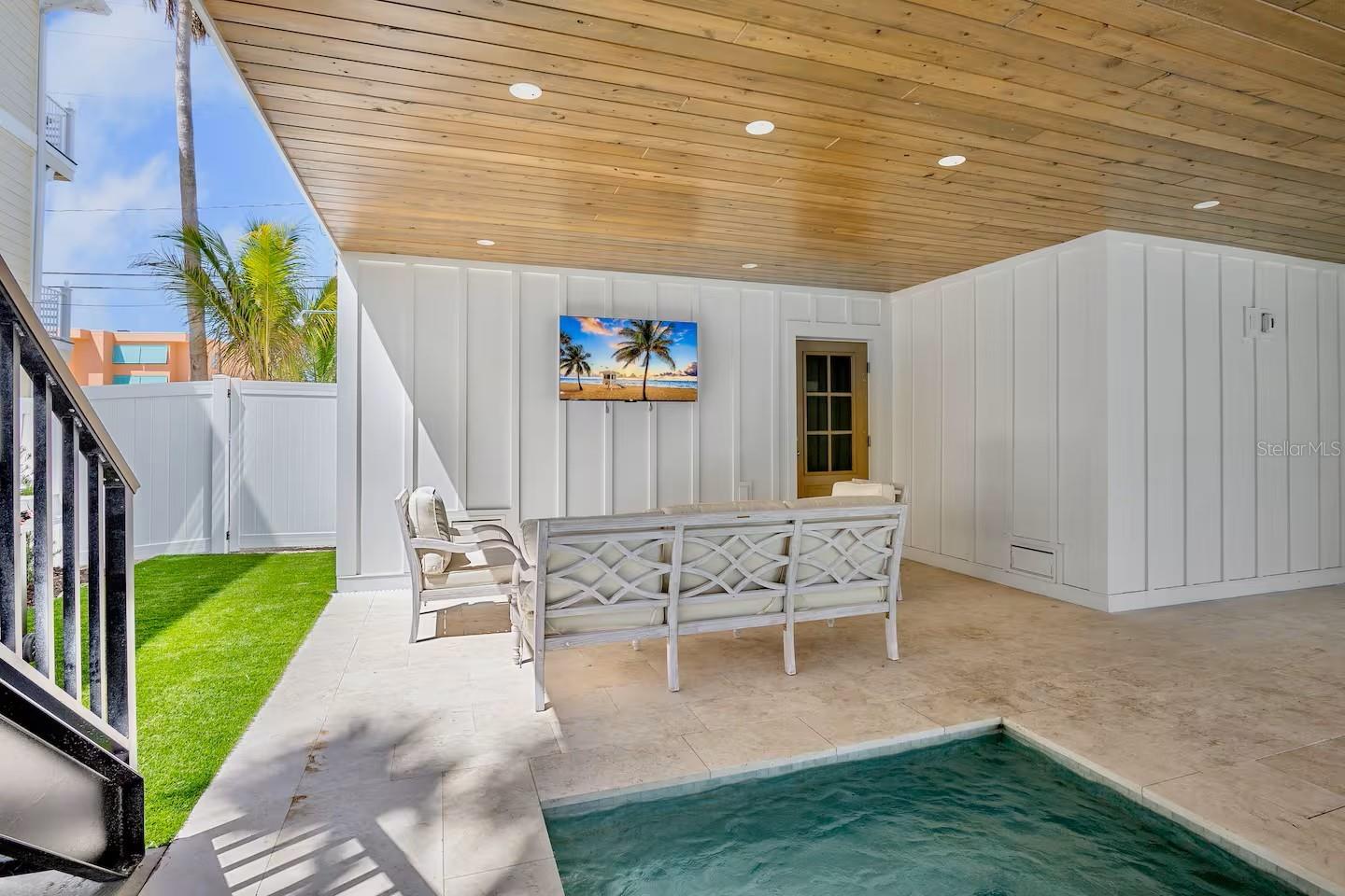 Bradenton Beach, Florida, 34217, United States, 7 Bedrooms Bedrooms, ,7 BathroomsBathrooms,Residential,Active,1971023