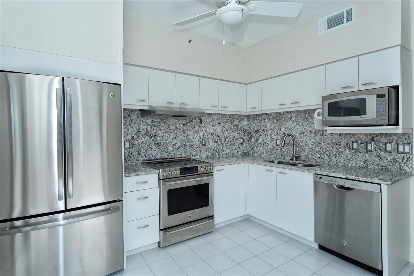 Longboat Key, Florida, 34228, United States, 3 Bedrooms Bedrooms, ,3 BathroomsBathrooms,Residential,Active,1992251