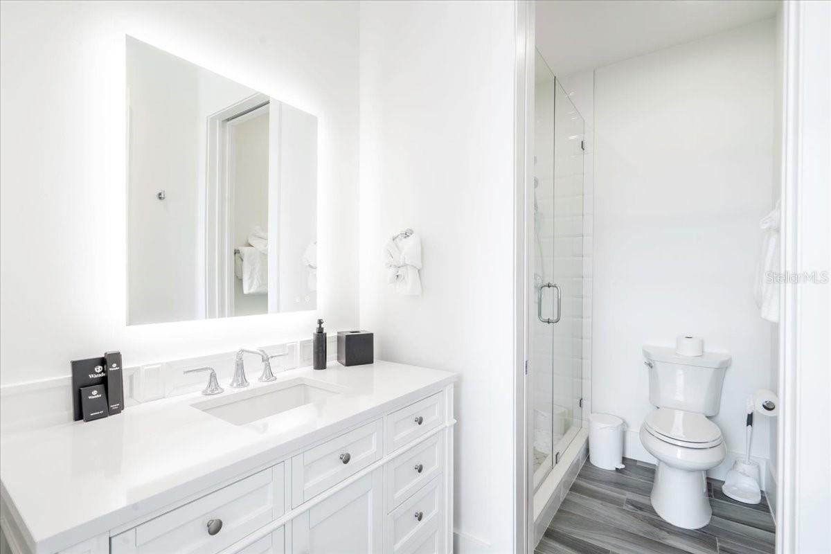 Marathon, Florida, 33050, United States, 5 Bedrooms Bedrooms, ,5 BathroomsBathrooms,Residential,Active,2011845