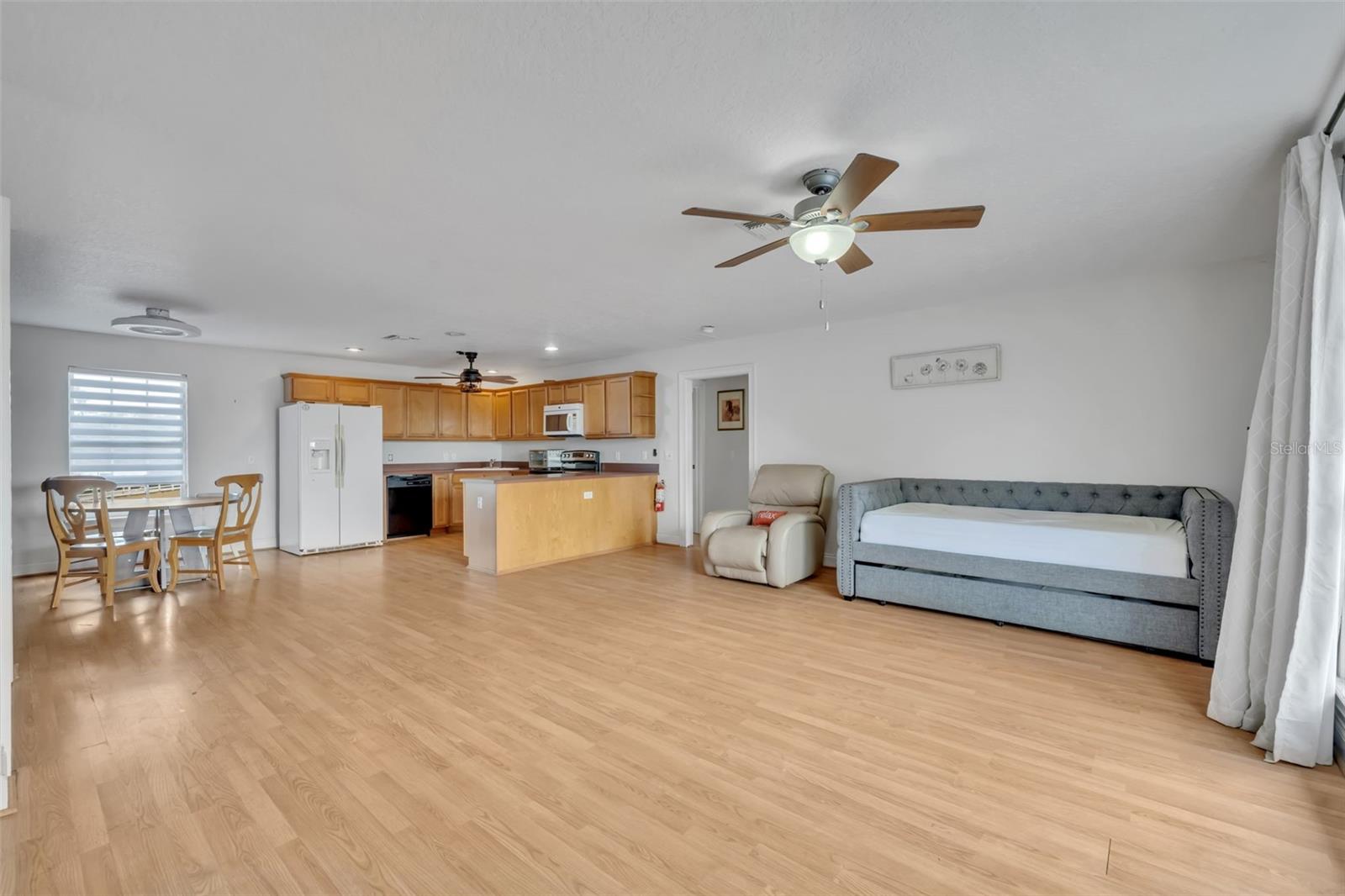 Geneva, Florida, 32732, United States, 5 Bedrooms Bedrooms, ,4 BathroomsBathrooms,Residential,Active,2044197