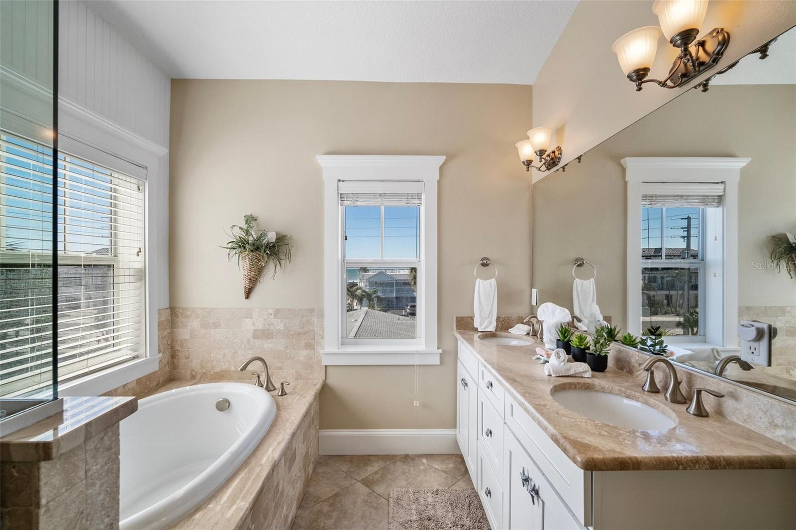 Holmes Beach, Florida, 34217, United States, 6 Bedrooms Bedrooms, ,5 BathroomsBathrooms,Residential,Active,1987273