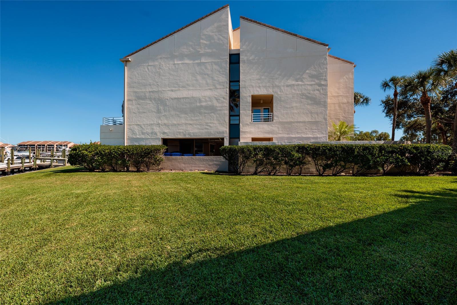 St Petersburg, Florida, 33707, United States, 4 Bedrooms Bedrooms, ,5 BathroomsBathrooms,Residential,Active,1985578