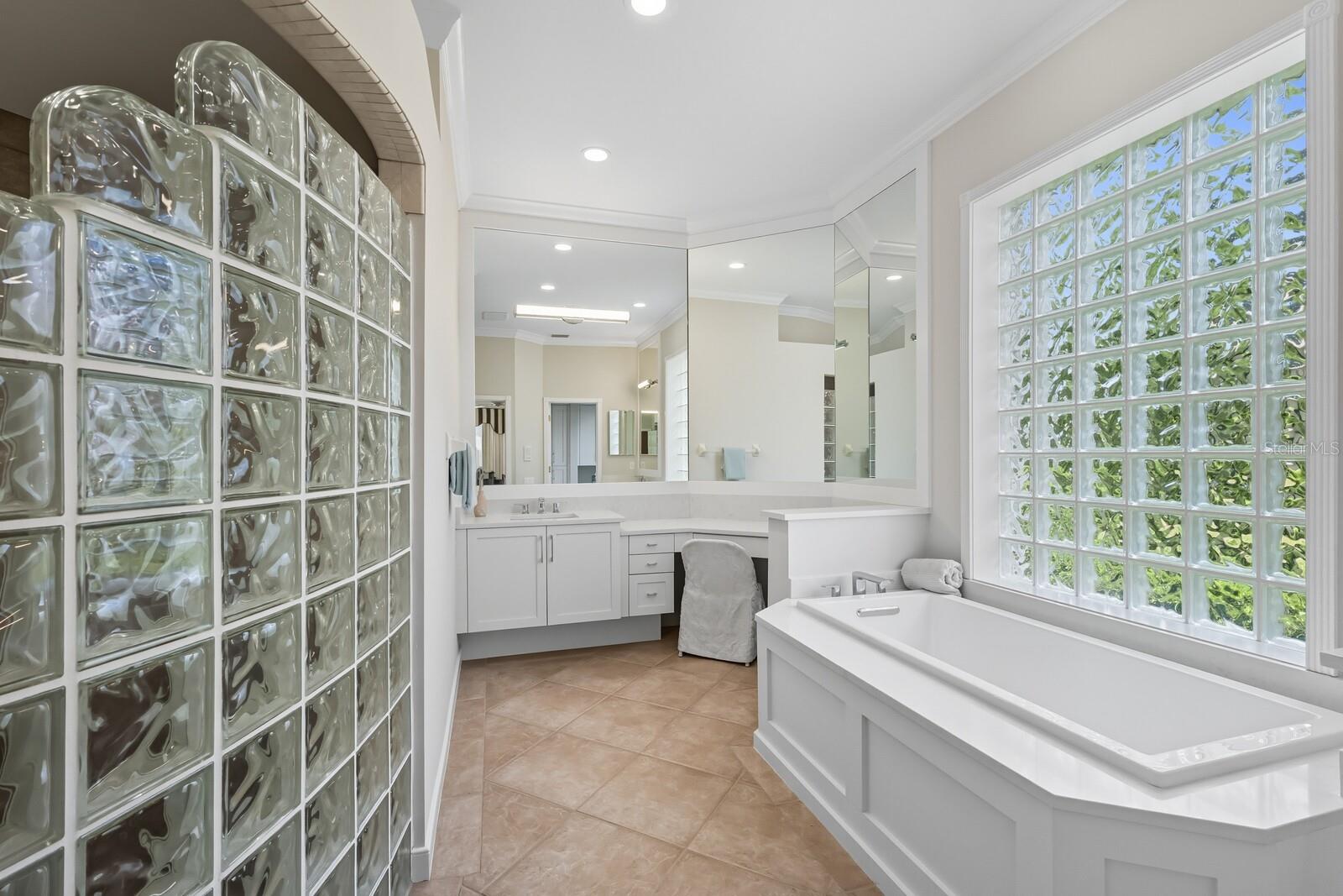 University Park, Florida, 34201, United States, 3 Bedrooms Bedrooms, ,3 BathroomsBathrooms,Residential,Active,1953644