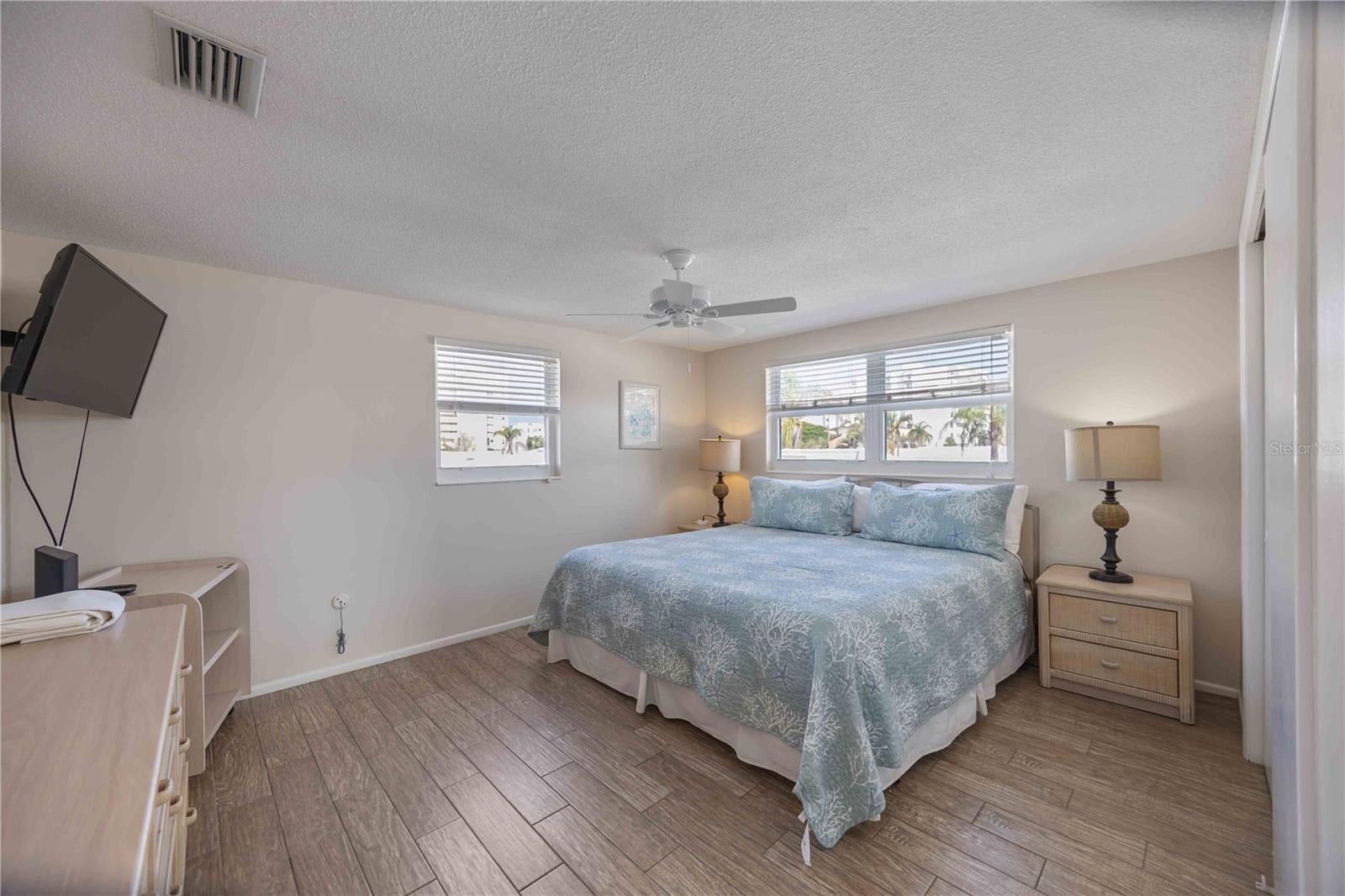 Sarasota, Florida, 34242, United States, 4 Bedrooms Bedrooms, ,3 BathroomsBathrooms,Residential,Active,1905468