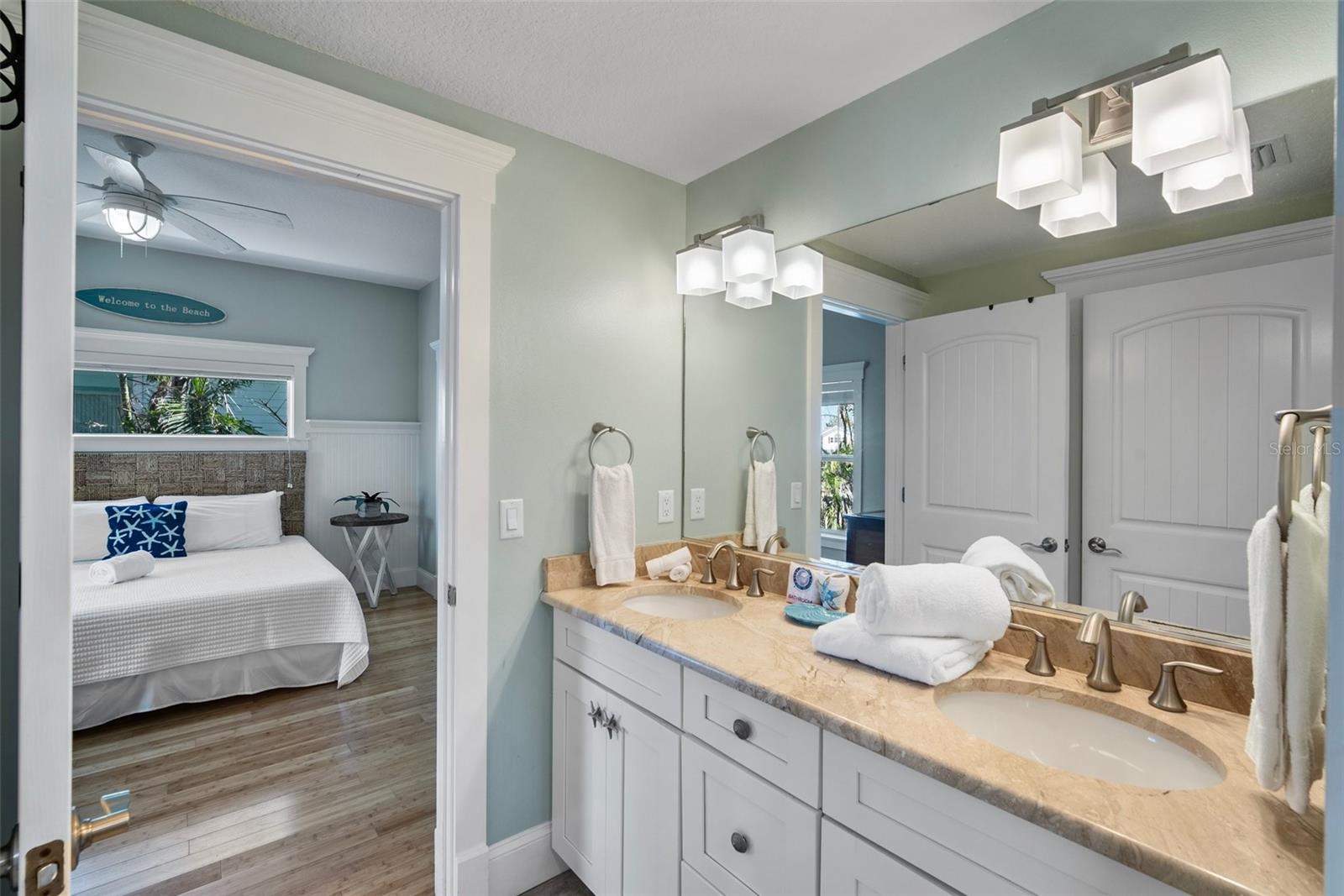 Holmes Beach, Florida, 34217, United States, 6 Bedrooms Bedrooms, ,5 BathroomsBathrooms,Residential,Active,1987273