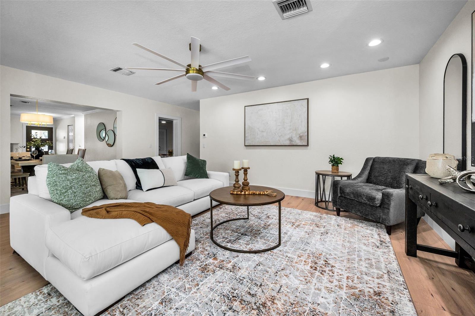 Tampa, Florida, 33609, United States, 4 Bedrooms Bedrooms, ,4 BathroomsBathrooms,Residential,Active,1880304