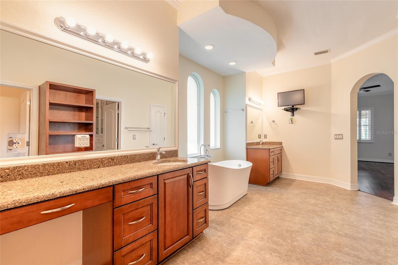 Daytona Beach, Florida, 32124, United States, 5 Bedrooms Bedrooms, ,4 BathroomsBathrooms,Residential,Active,1945086