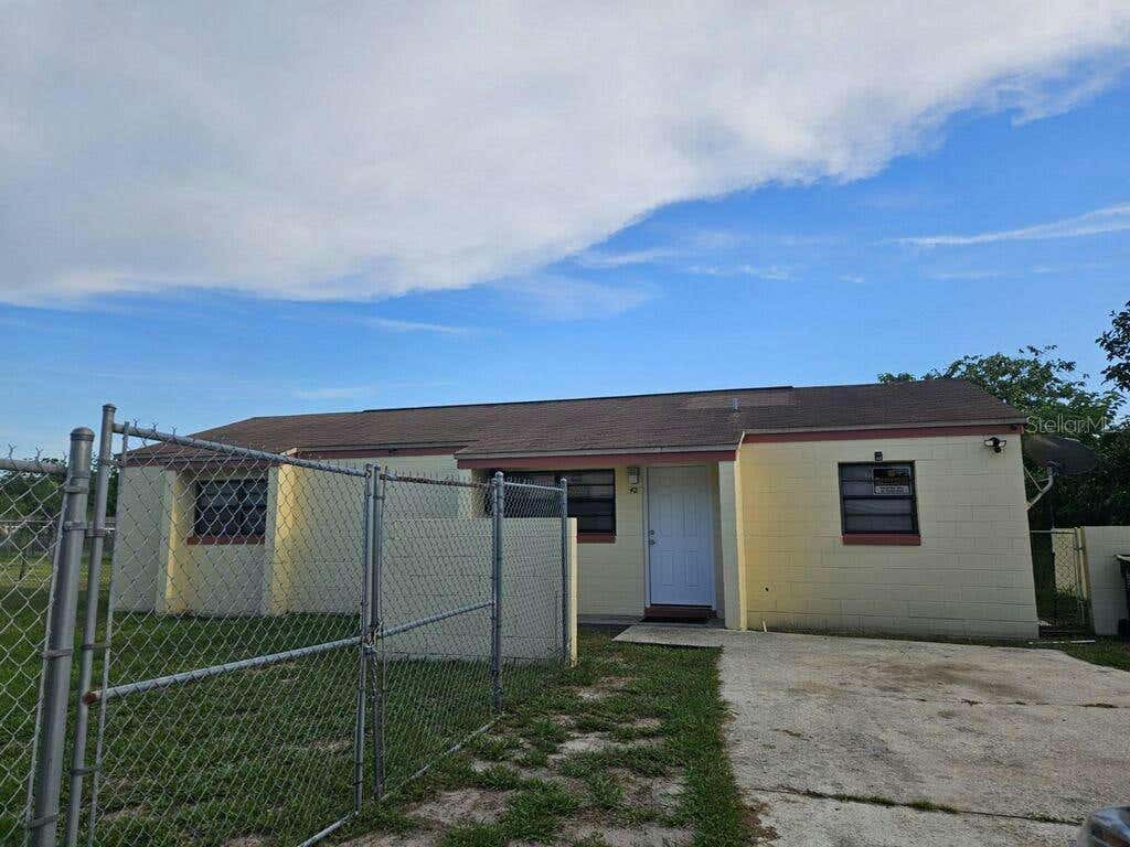 42 QUEENS CT, FROSTPROOF, FL 33843, photo 1 of 13