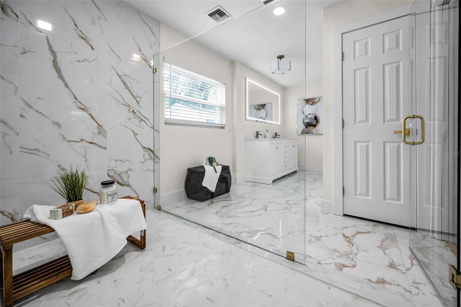 Tampa, Florida, 33609, United States, 4 Bedrooms Bedrooms, ,4 BathroomsBathrooms,Residential,Active,1880304