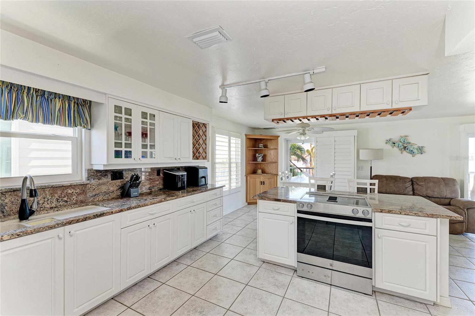 Anna Maria, Florida, 34216, United States, 4 Bedrooms Bedrooms, ,2 BathroomsBathrooms,Residential,Active,2018182