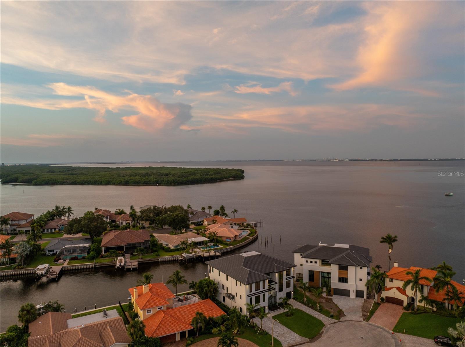 St Petersburg, Florida, 33703, United States, 5 Bedrooms Bedrooms, ,6 BathroomsBathrooms,Residential,Active,1703441