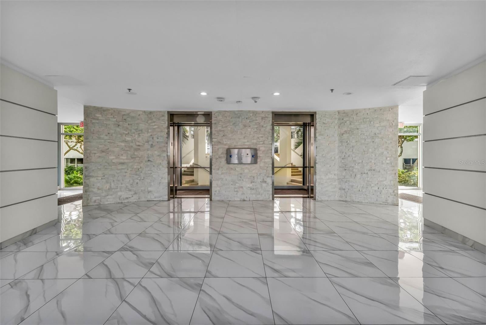 Sarasota, Florida, 34236, United States, 2 Bedrooms Bedrooms, ,2 BathroomsBathrooms,Residential,Active,1963403