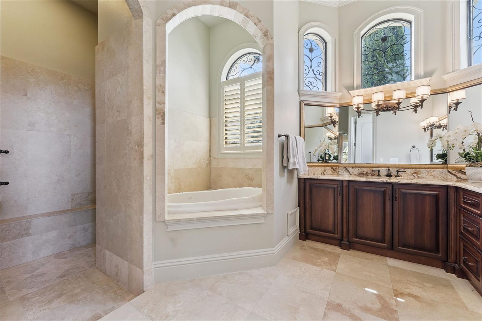 Windermere, Florida, 34786, United States, 5 Bedrooms Bedrooms, ,4 BathroomsBathrooms,Residential,Pending,2052045