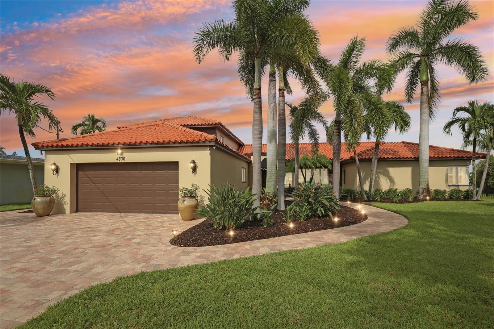 St Petersburg, Florida, 33705, United States, 4 Bedrooms Bedrooms, ,4 BathroomsBathrooms,Residential,Active,1927682