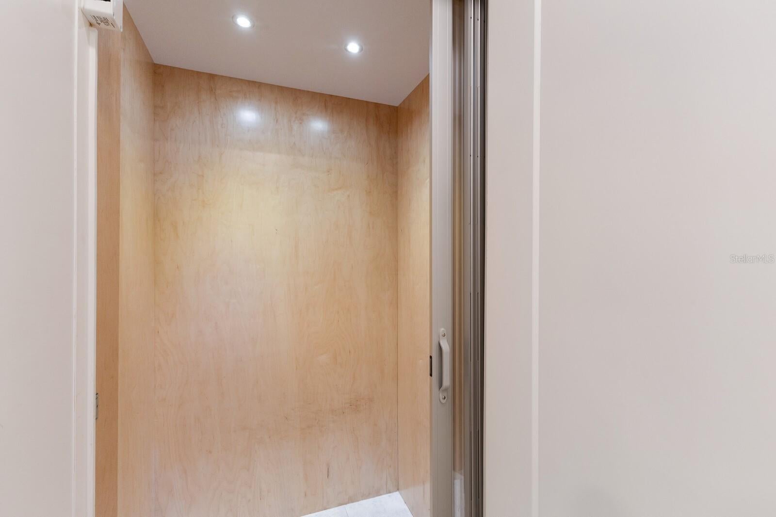 Longboat Key, Florida, 34228, United States, 3 Bedrooms Bedrooms, ,4 BathroomsBathrooms,Residential,Active,1987209